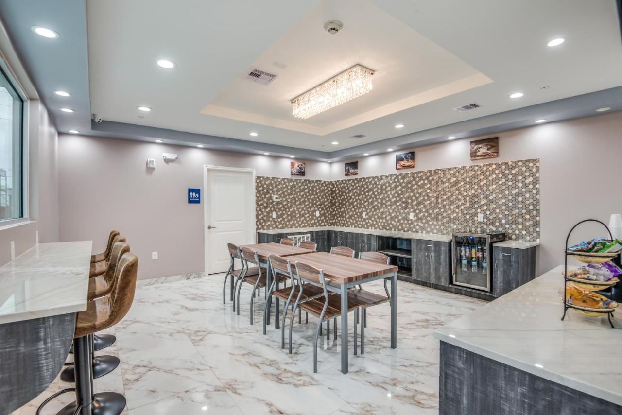 Americas Best Value Inn & Suites Houston At Hwy 6 Exterior photo